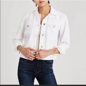 Vintage AE White Boyfriend Denim Jacket(never worn)